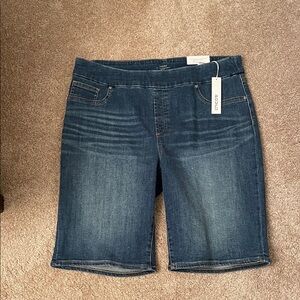 Chico’s pull-on denim short size 14, NWT